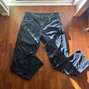 Men’s classic straight hard wash lucky brand jeans.